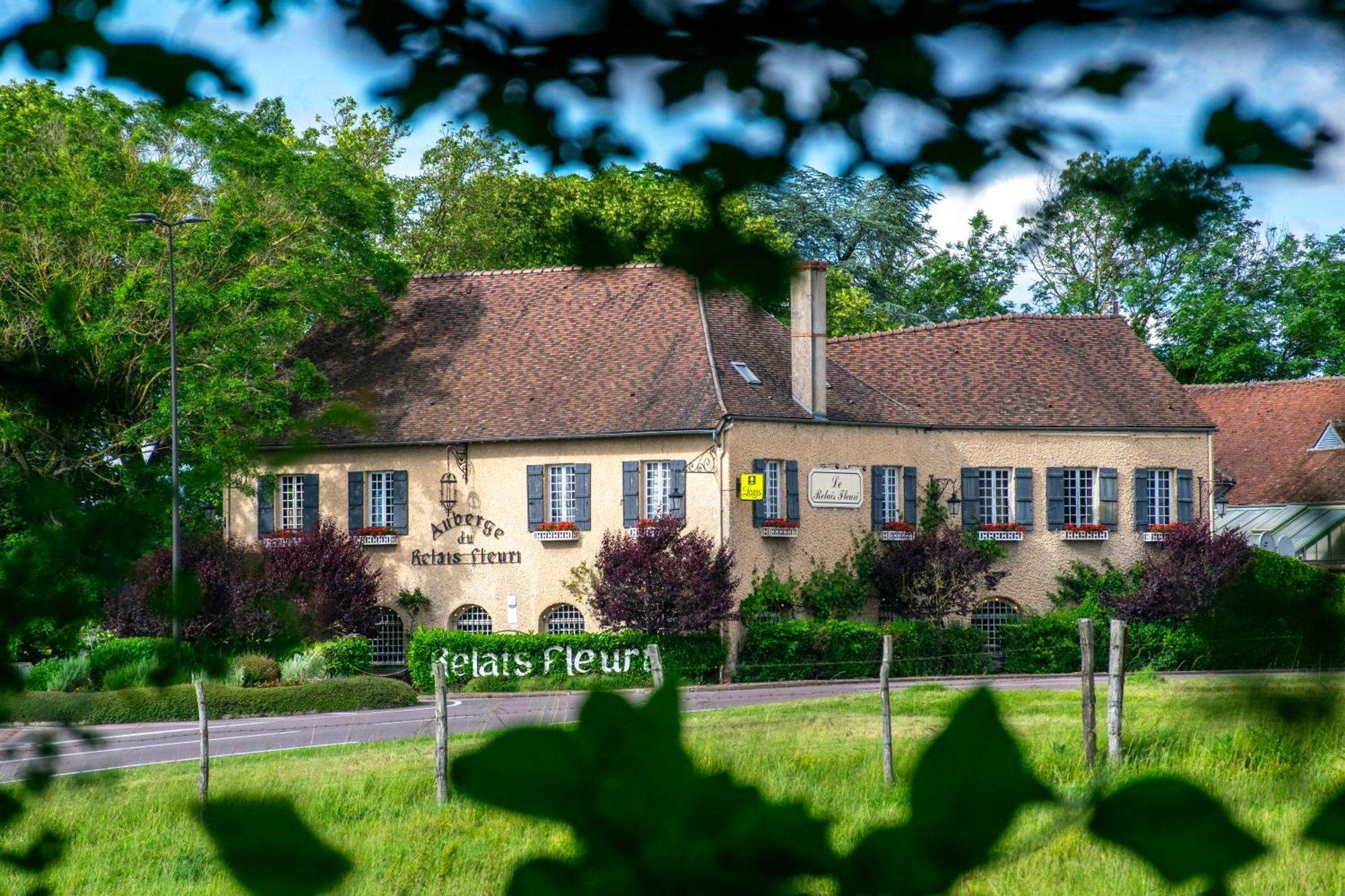 Le Relais Fleuri, Hotel Et Restaurant Logis - Avallon Sauvigny-le-Bois Exterior foto