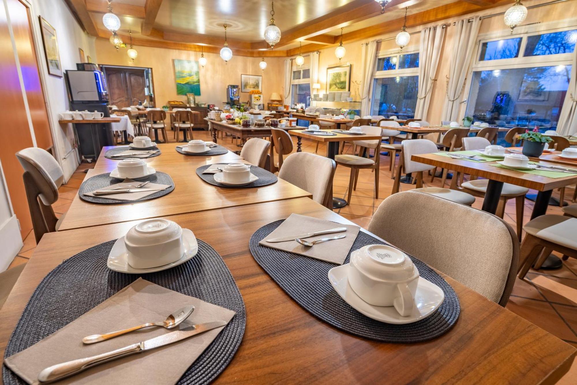 Le Relais Fleuri, Hotel Et Restaurant Logis - Avallon Sauvigny-le-Bois Exterior foto