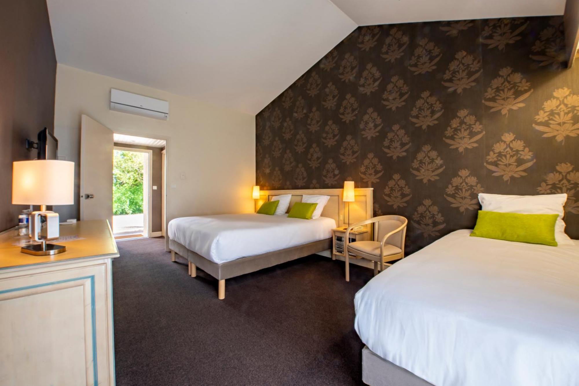 Le Relais Fleuri, Hotel Et Restaurant Logis - Avallon Sauvigny-le-Bois Exterior foto