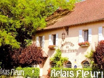 Le Relais Fleuri, Hotel Et Restaurant Logis - Avallon Sauvigny-le-Bois Exterior foto